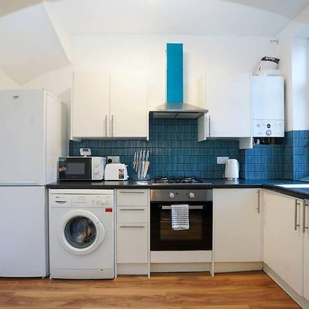 3 Bedroom Home With Free Parking 利兹 外观 照片