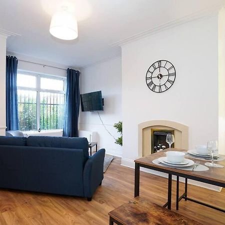 3 Bedroom Home With Free Parking 利兹 外观 照片