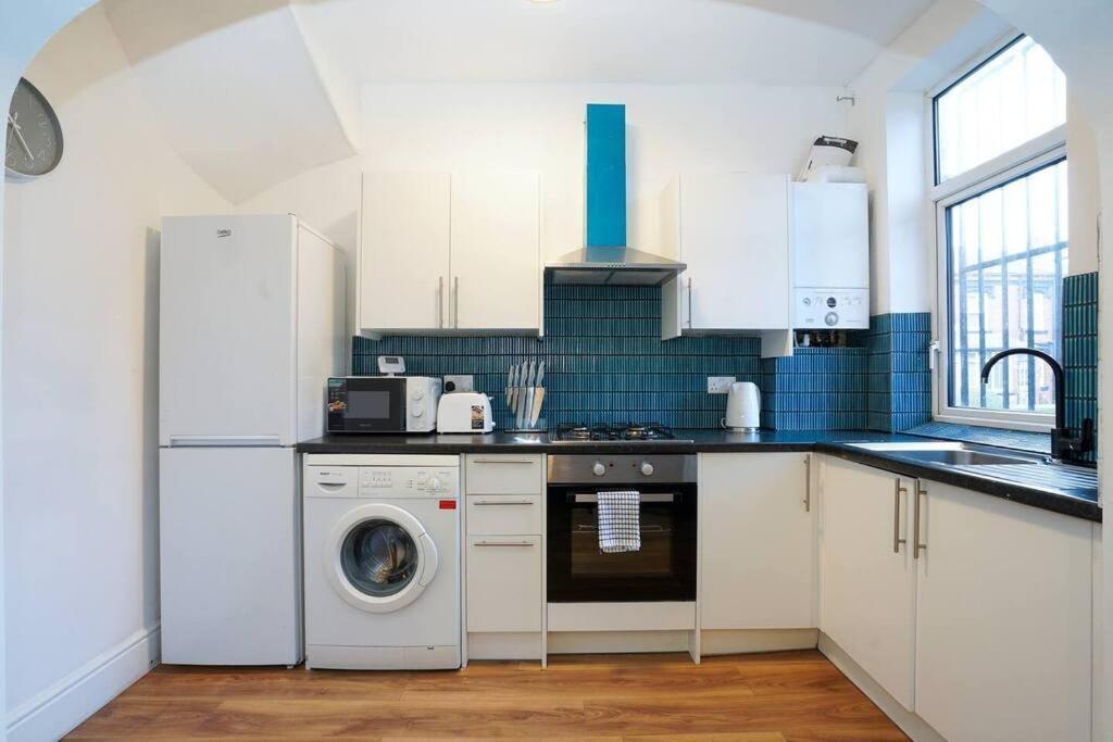 3 Bedroom Home With Free Parking 利兹 外观 照片