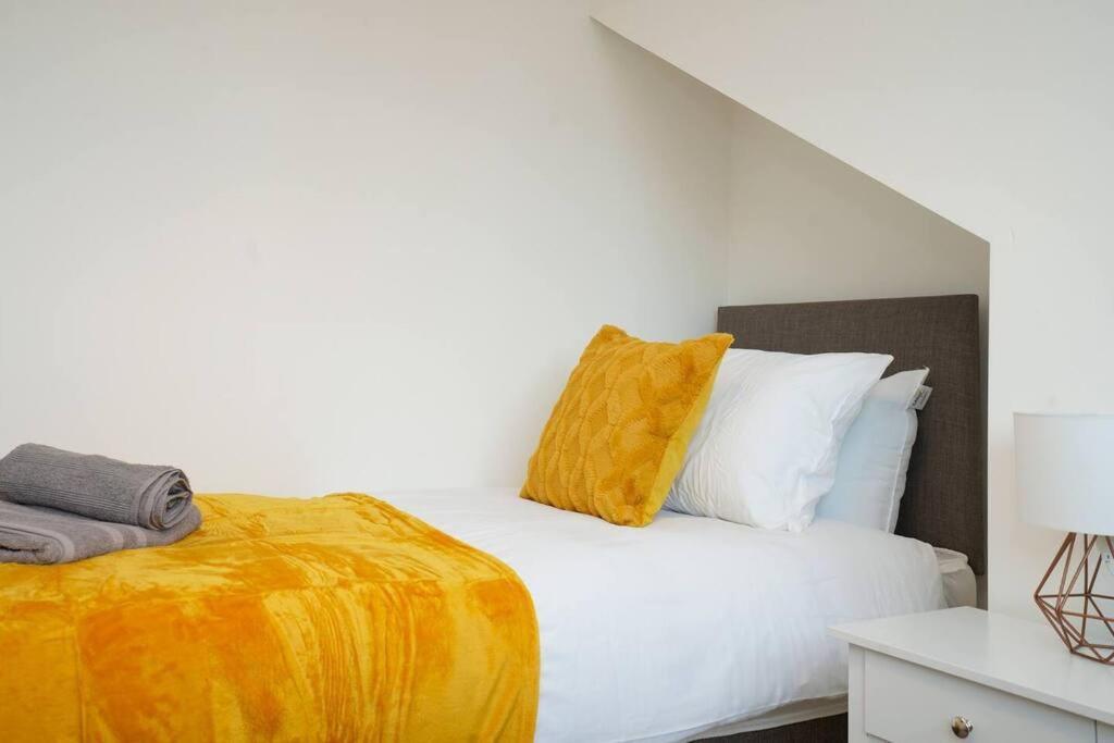 3 Bedroom Home With Free Parking 利兹 外观 照片