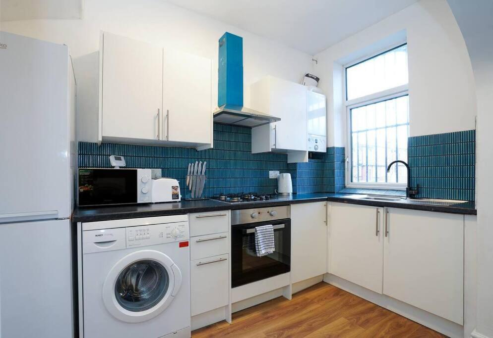 3 Bedroom Home With Free Parking 利兹 外观 照片