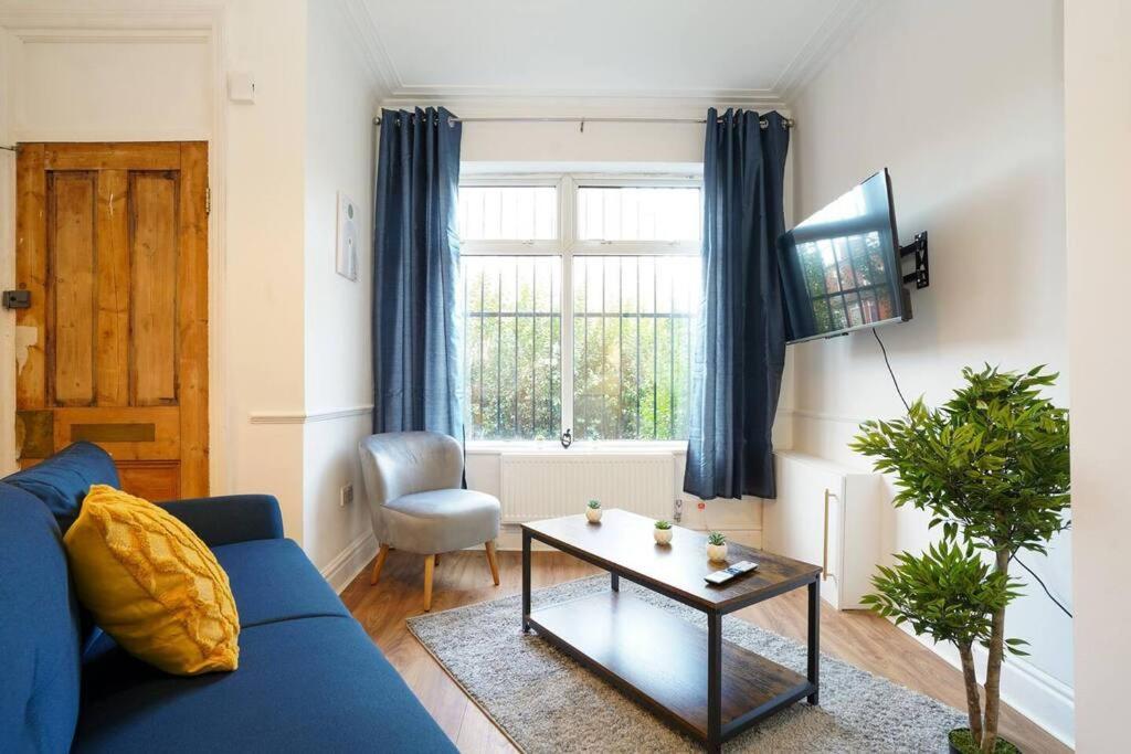 3 Bedroom Home With Free Parking 利兹 外观 照片