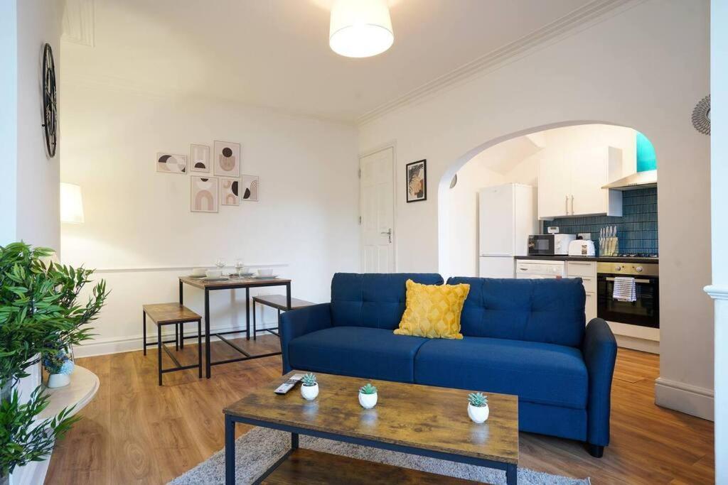 3 Bedroom Home With Free Parking 利兹 外观 照片