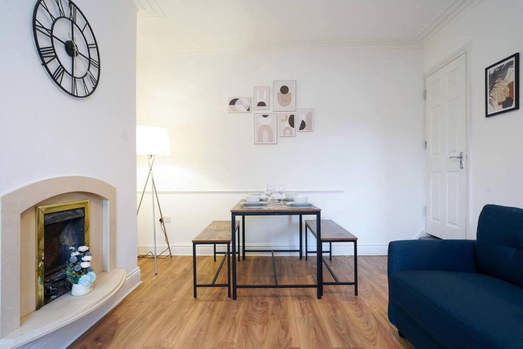 3 Bedroom Home With Free Parking 利兹 外观 照片