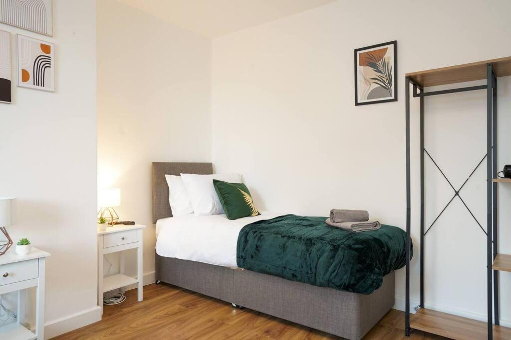 3 Bedroom Home With Free Parking 利兹 外观 照片