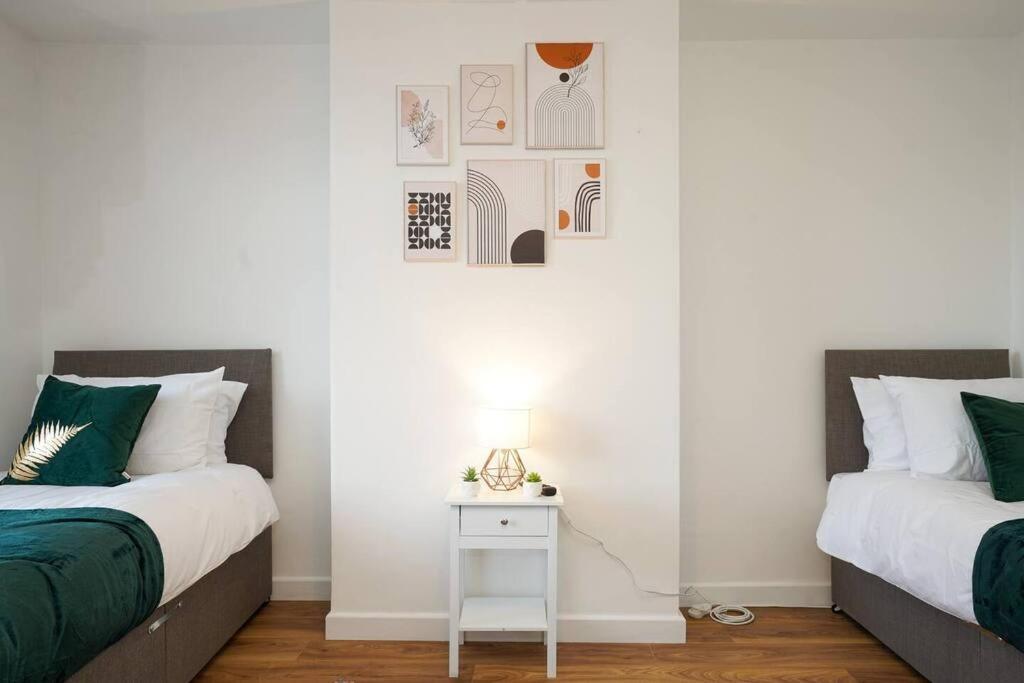 3 Bedroom Home With Free Parking 利兹 外观 照片