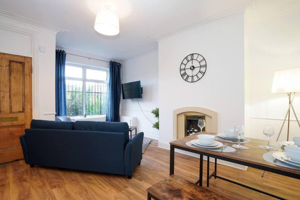 3 Bedroom Home With Free Parking 利兹 外观 照片